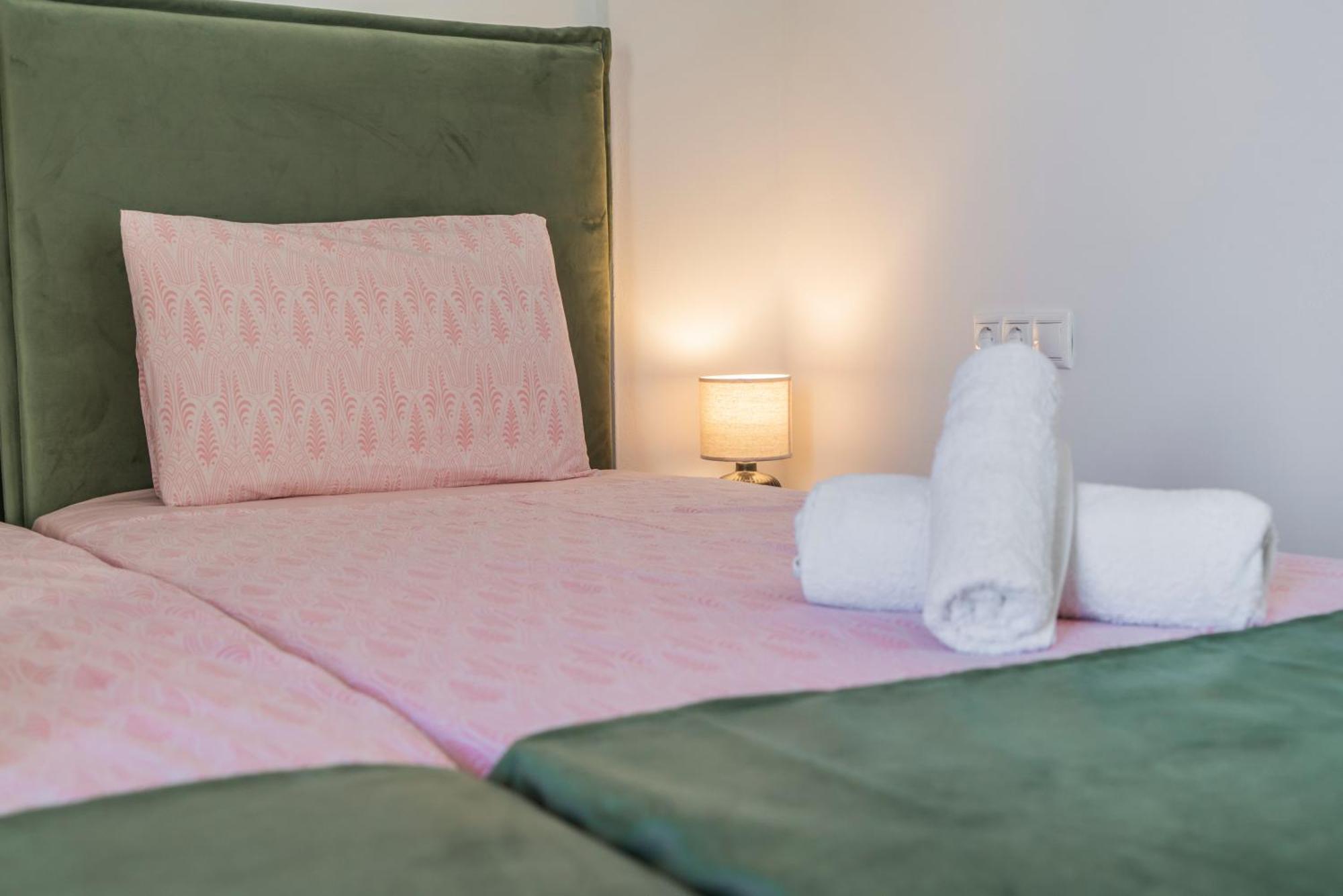 Neon 2Br Luxurious Central Apt Heraklion Ngoại thất bức ảnh