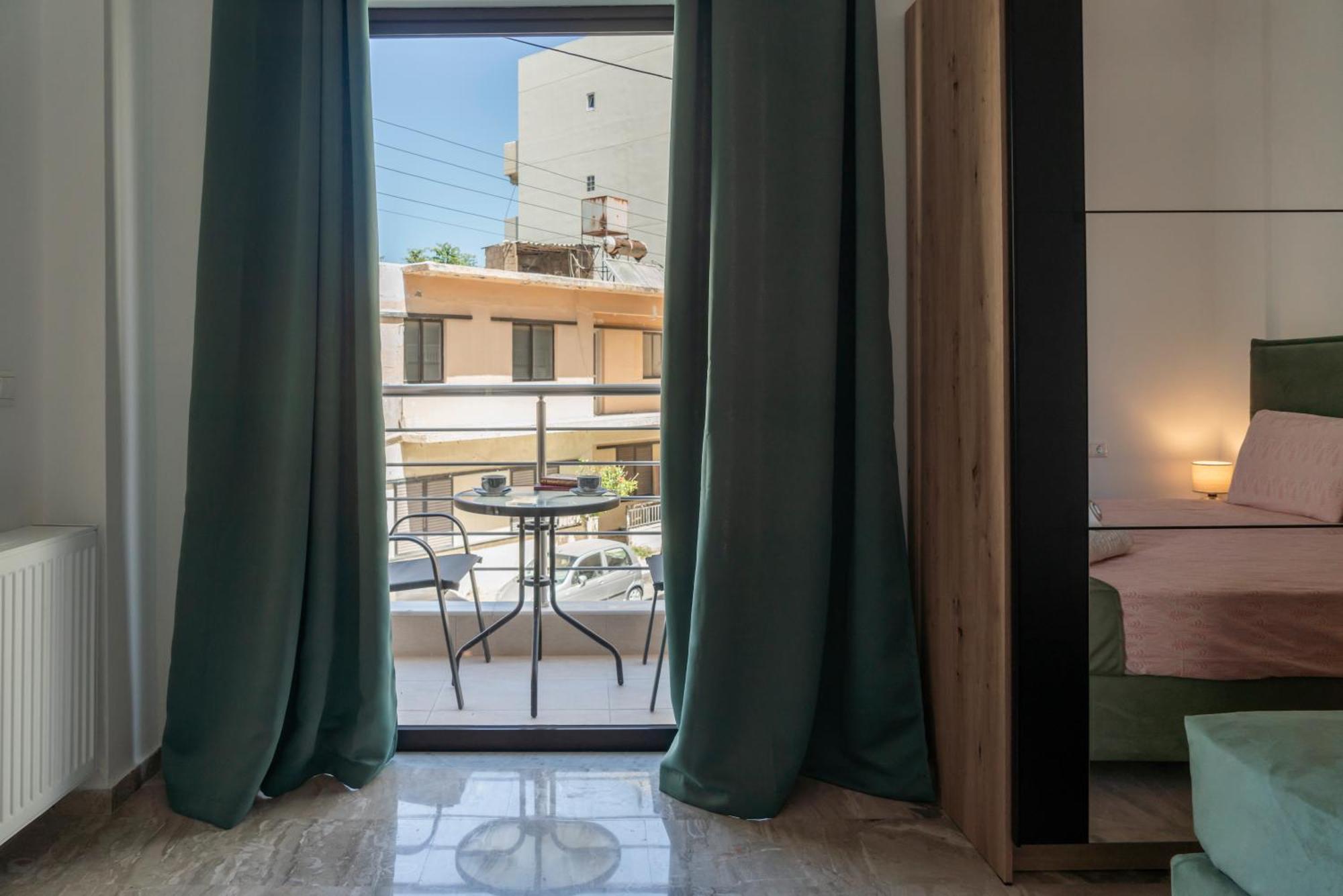 Neon 2Br Luxurious Central Apt Heraklion Ngoại thất bức ảnh